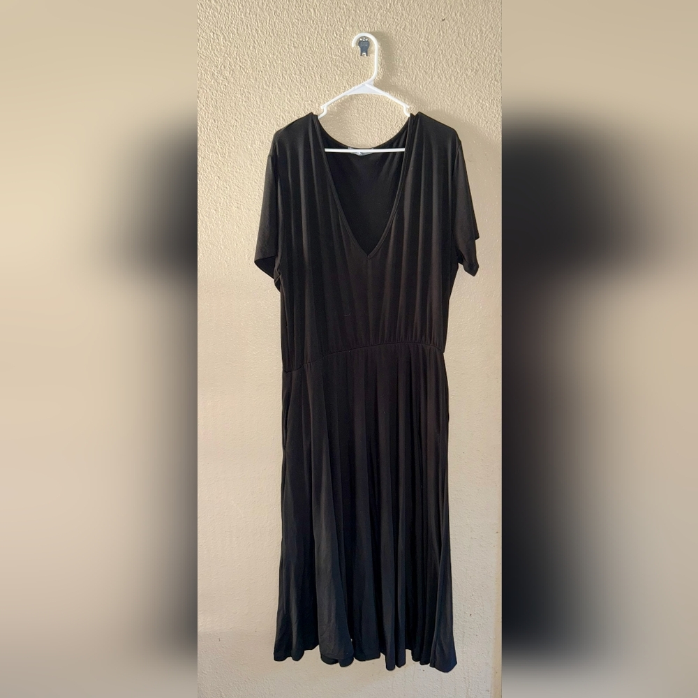 Elegant Black V-Neck Dress